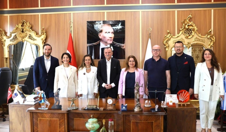 Anadolu’yu karış karış dolaşarak toplumun sorunlarını yerinde tespit eden CHP heyeti Yunusemre Belediyesi’nde