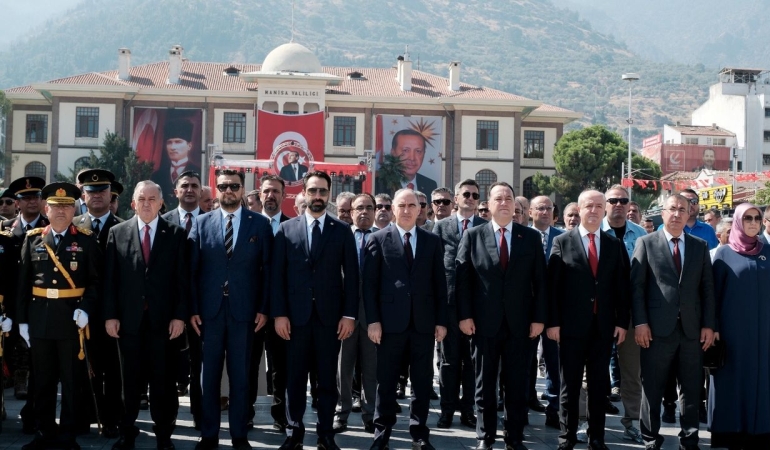 Manisa’da Zafer Bayramı kutlamaları törenlerle gerçekleşti