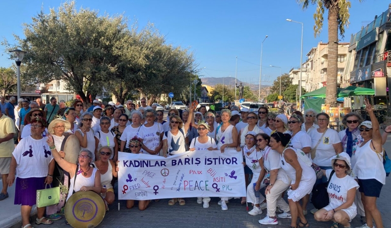 1 Eylül Dünya Barış Günü’nde Dikili’de barış ve dayanışma yürüyüşü