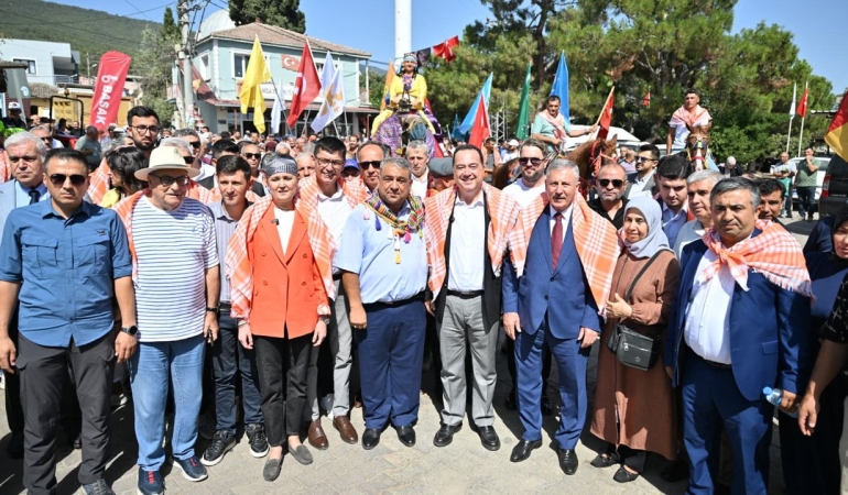 Manisalı Yörükler bağ bozumunu karnavala dönüştürerek kapattı
