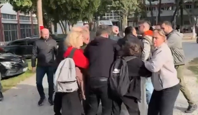 Ege Üniversitesi’nde Adalet Bakanı Tunç’un katıldığı tören öncesi öğrencilerden Hacettepe protestosu: 5 gözaltı