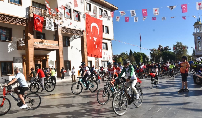Manisa Yunusemre’de Pedallar Cumhuriyet Bayramı için çevrildi