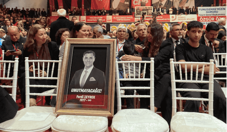 CHP Genel Başkanı Özel’den kongre öncesi Zeyrek ve rahmetli Başkanlara vefa