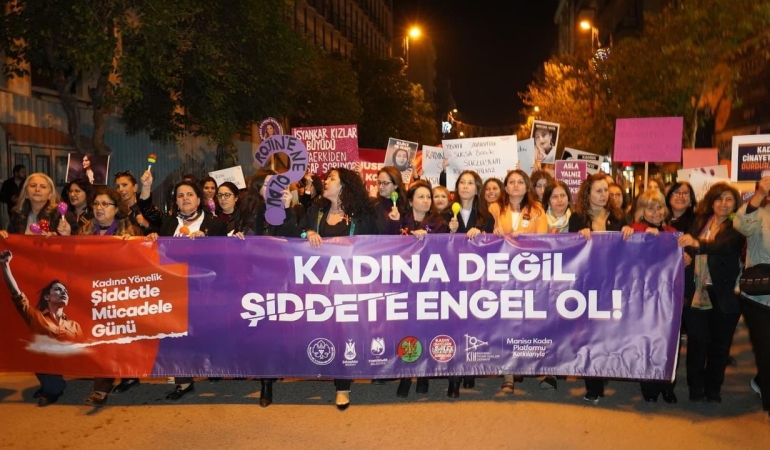 Manisa’da 25 Kasım Kadına Yönelik Şiddetle Mücadele Günü’nde “Kadına değil şiddete engel ol” çağrısı