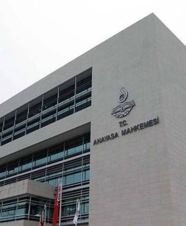 AYM: Vekâlet ücreti için dava açılması hakkın kötüye kullanımıdır