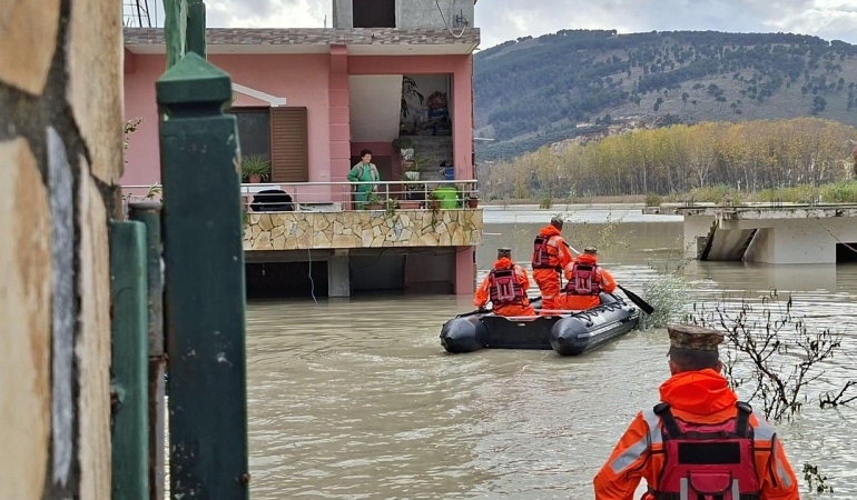 Arnavutluk’ta sel felaketi: Çok sayıda aile tahliye edildi