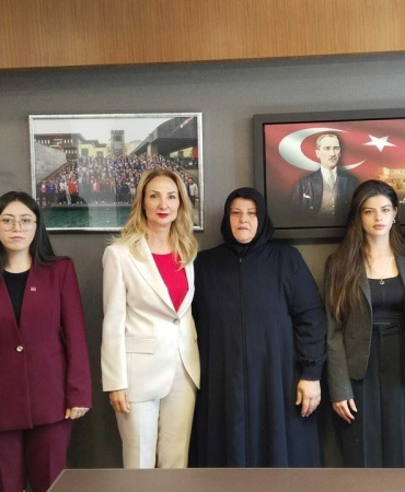 Ayşe Tokyaz'ın ailesi TBMM'de CHP'li Gökçen ve Nazlıaka ile buluştu: