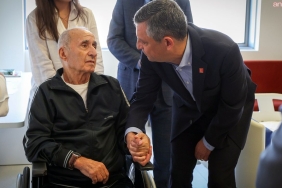 CHP-lideri-Ozgur-Ozelden-Hikmet-Cetine-hastanede-ziyaret.jpeg