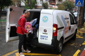 Manisa Büyükşehir Belediyesi 15 bin öğrenciye çanta ve kırtasiye seti dağıttı