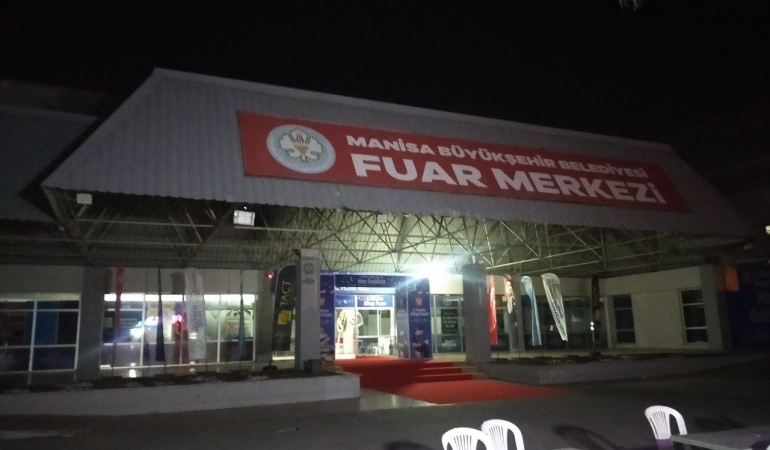 Manisa Kitap Fuarı’nın akşam erken kapanması tepkilere neden oluyor