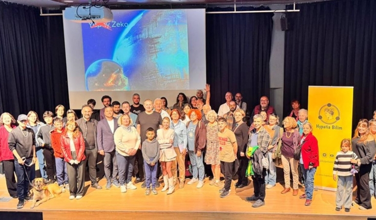 Seferihisar’da Hypatia Bilim Buluşması: Dr. Umut Yıldız katılımcıları uzayın derinliklerine götürdü