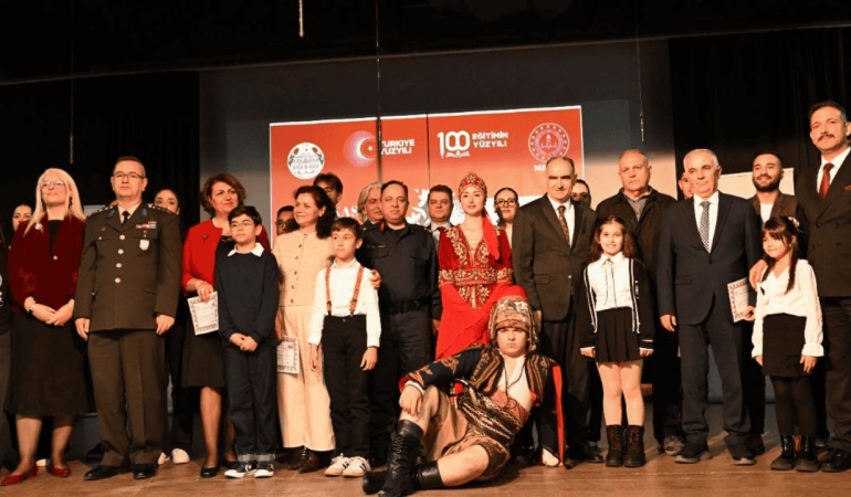 Manisa Lisesi öğrencilerinden öğretmenlerine anlamlı gösteri