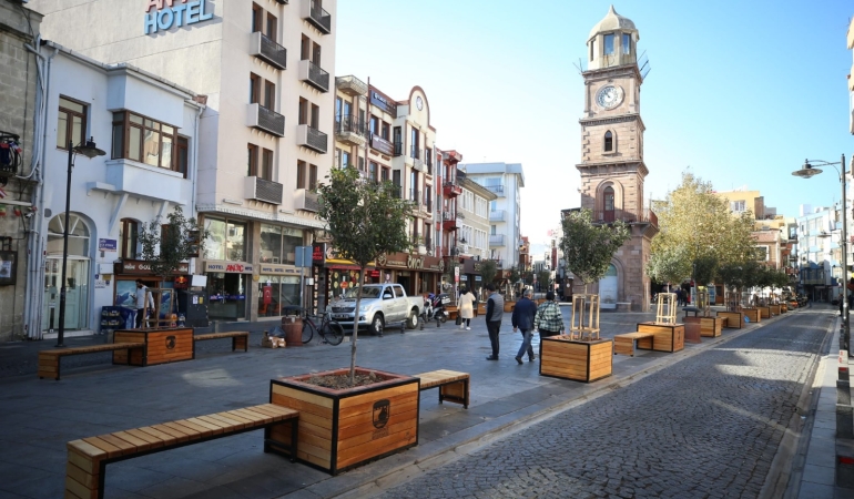 Çanakkale Saat Kulesi: Şehrin Kalbinde Göğe Uzanan Tarihi Yapı