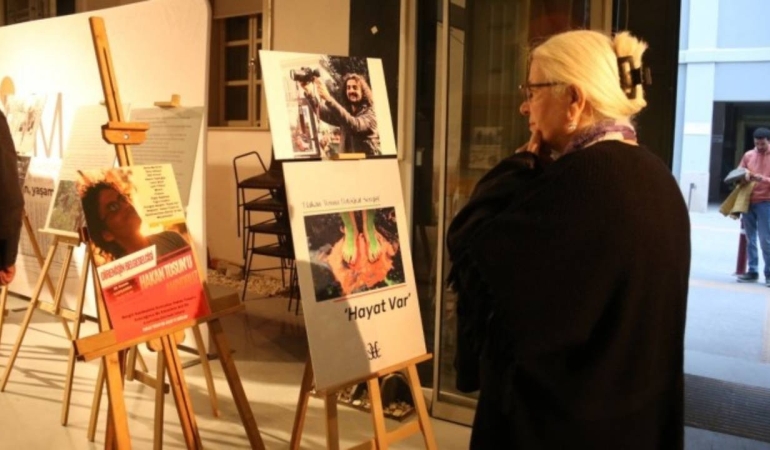 Katledilen gazeteci Hakan Tosun için İzmir’de anma etkinliği düzenlendi: Kamerası hala kayıtta