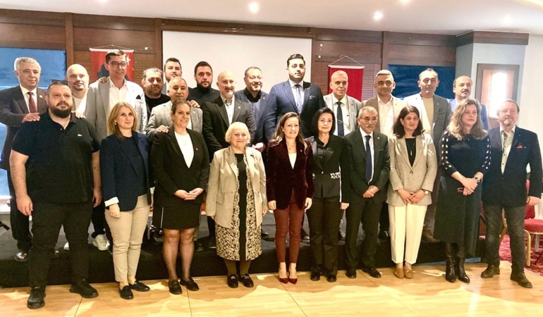 CHP Manisa İl Başkanı İlksen, yönetimini basınla tanıştırdı