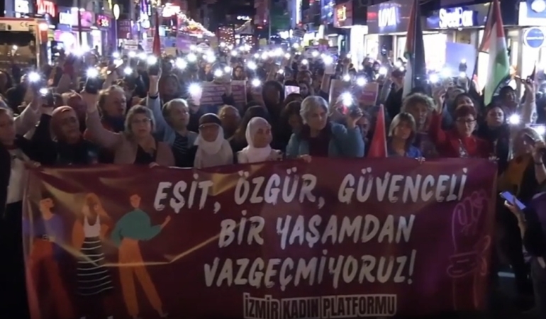 İzmir’de kadın platformları 25 Kasım’da yürüdü: “Haklarımızdan vazgeçmeyeceğiz”