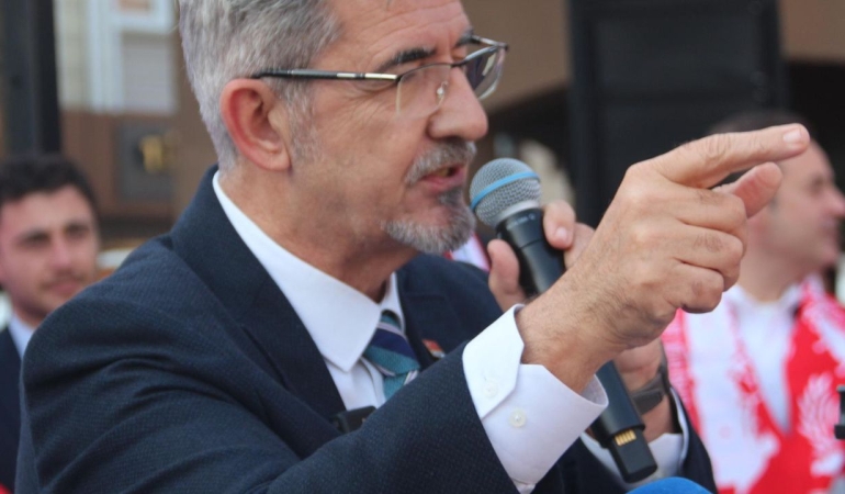 CHP Balıkesir İl Başkanı’ndan Sındırgı’daki barınma krizine tepki: 200 tane bile konteyner getiremiyorlar