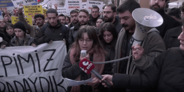 Ankara’da üniversitelilerden 19 Mart eylemlerine katıldıkları için tutuklanan sıra arkadaşları