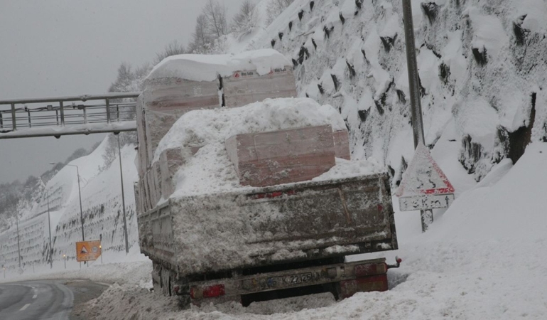 Bolu’da kar yağışı nedeniyle eğitime 1 gün daha ara verildi