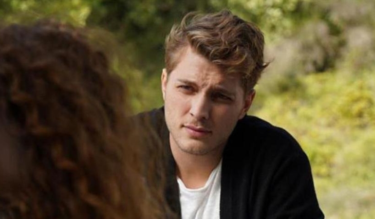 Burak Tozkoparan Kimdir? Siyah Kalp Dizisindeki Cihan Rolüyle Yükselen Yıldızın Hayatı