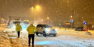 D-100 kara yolunun İstanbul yönünde ağır tonajlı araçların geçişine izin