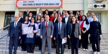 Damak tadında 42 ülkeyi geri bıraktılar, Manisa’ya şampiyon döndüler