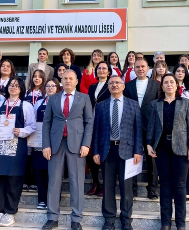 Damak tadında 42 ülkeyi geri bıraktılar, Manisa’ya şampiyon döndüler