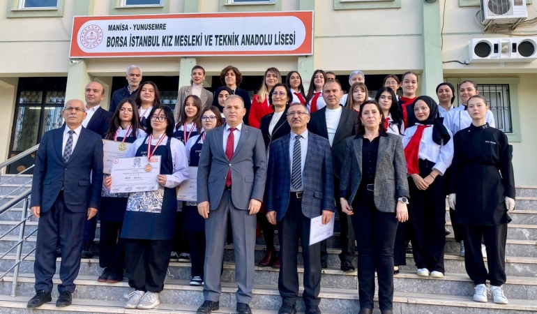 Damak tadında 42 ülkeyi geri bıraktılar, Manisa’ya şampiyon döndüler