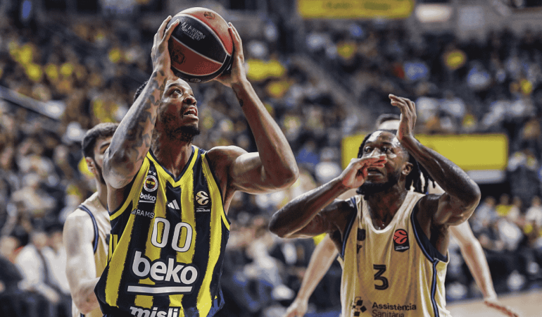 Fenerbahçe Beko, Barcelona’yı son saniyede devirdi: 72-71