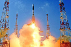 Hindistan, ABD'ye ait iletişim uydusunu başarıyla uzaya fırlattı