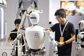 İnsansı robotlar Çin'de sınır güvenliğinde göreve başladı: Çin, Elon Musk'ı