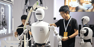 İnsansı robotlar Çin'de sınır güvenliğinde göreve başladı: Çin, Elon Musk'ı