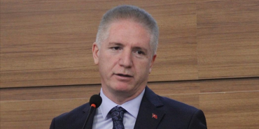 İstanbul Valisi Gül: Devam eden kar yağışı eğitim-öğretimi olumsuz etkileyecek