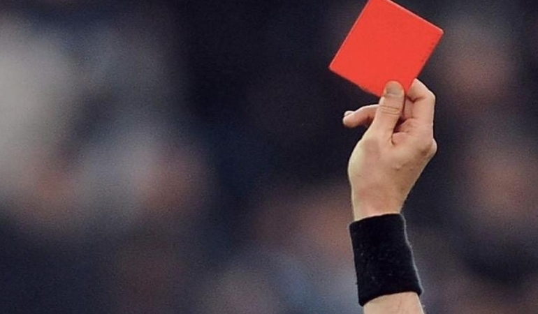 Süper Lig’de ilk yarının kart raporu: En az kart gören takım Trabzonspor oldu