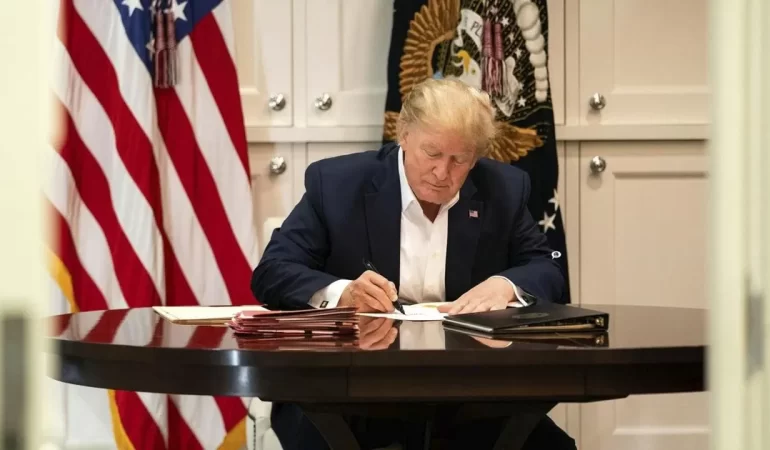 Trump, Rus petrolüne yönelik yaptırım tasarısını onayladı