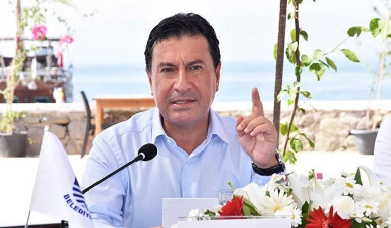 Başkan danışmanına muştalı saldırı: Elmacık kemikleri kırıldı, saldırganların aracından yüklü miktarda para çıktı