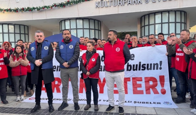 İzmir’de Genel-İş Sendikası üyesi belediye çalışanlarının eylemi sürüyor