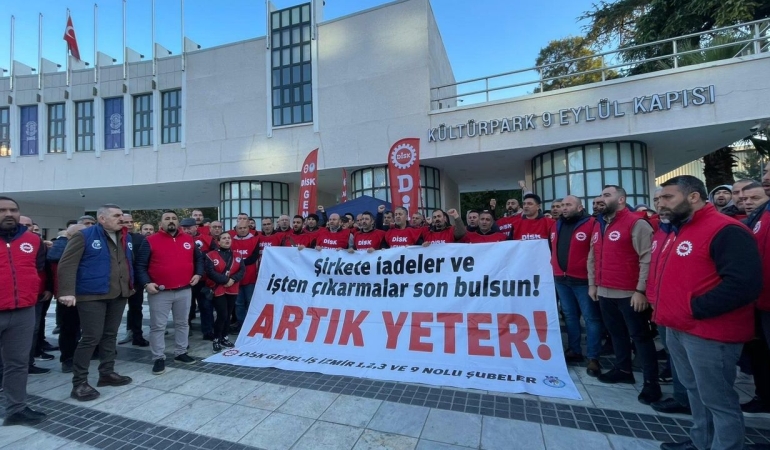 DİSK/Genel-İş üyeleri Basmane Kapısı önünde eyleme devam ediyor