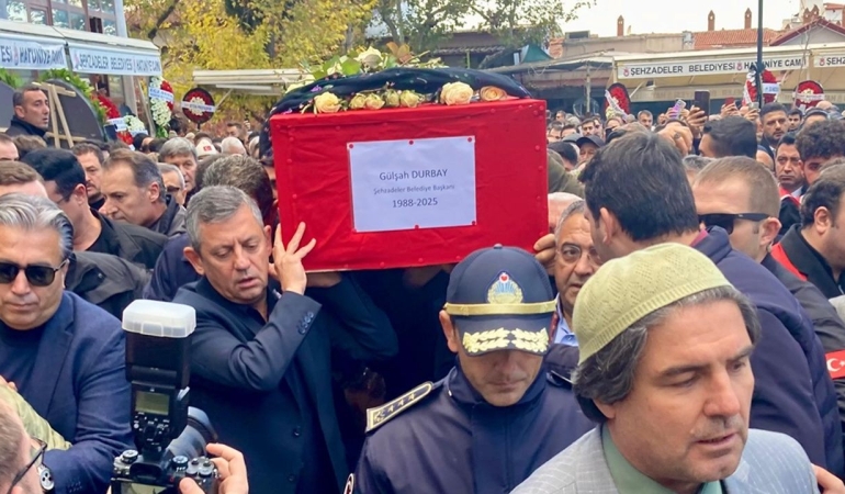 Ferdi Zeyrek’ten sonra bu kez de binler Cumhuriyet Meydanı’nda Gülşah Başkanı dualarla uğurladı