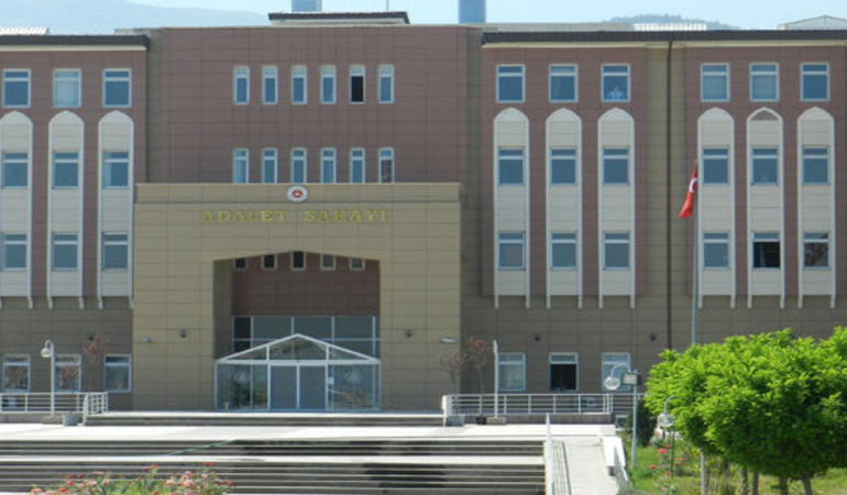 Binlerin gözyaşları ile uğurladığı Ferdi Zeyrek davası Manisa’da başladı