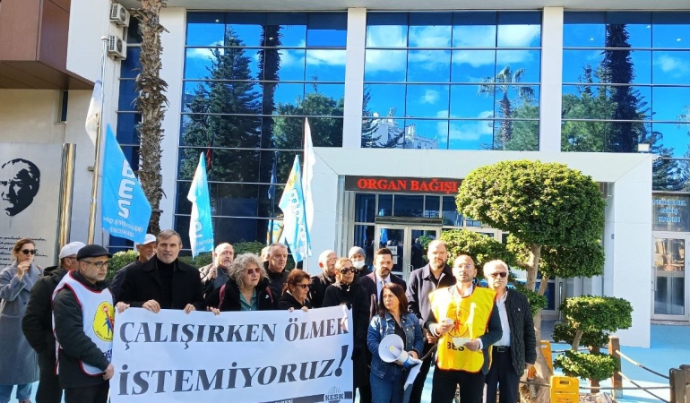 BES Antalya’dan SGK önünde şiddete karşı basın açıklaması
