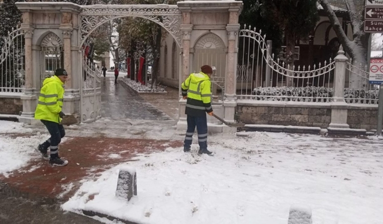 Bursa Büyükşehir kar ve lodosa geçit vermedi
