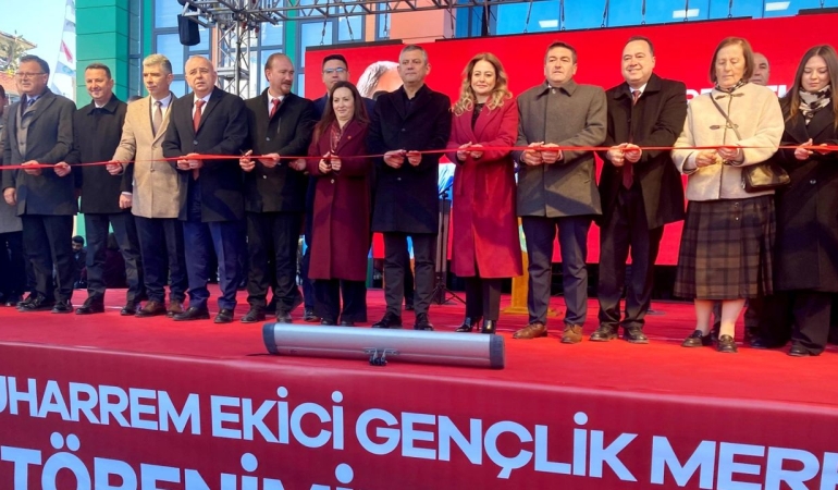 CHP Genel Başkanı Özel Manisa’daki Cuma Namazı çıkışında Gazze yürüyüşü açıklaması