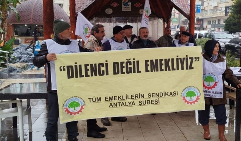 Emekliler Kumluca’dan seslendi: Dilenci değil emekliyiz