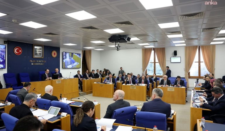 En düşük emekli aylığının 20 bin liraya yükseltilmesini içeren kanun teklifi TBMM komisyonunda kabul edildi