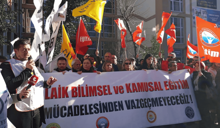 İstanbul İl Milli Eğitim Müdürlüğü önünde dört eğitim sendikasından ortak protesto