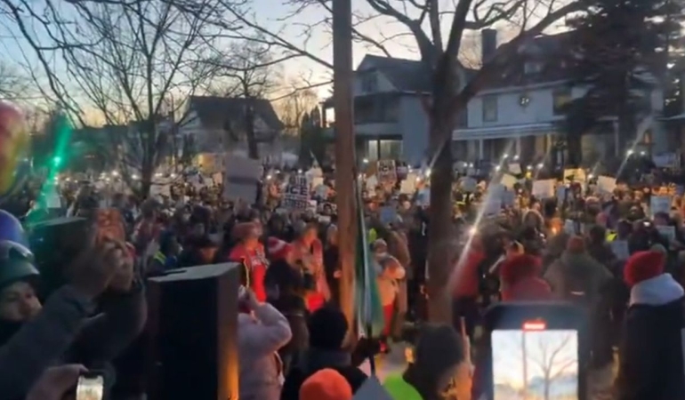 Minneapolis’te ICE tarafından öldürülen kadın için anma töreni düzenlendi