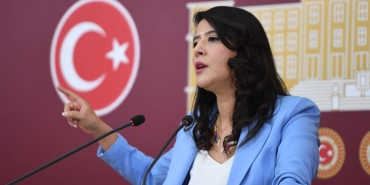 Sevda Karaca: Okullar kapanıyor ama açlık ve yoksulluk sürüyor