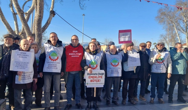 Tüm Emeklilerin Sendikası Bandırma şubesi’nden Meclis’teki eyleme destek: 20 bin TL ek zam şart
