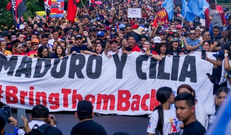 Venezuela’da Maduro’ya destek protestoları sürüyor: Binlerce genç Karakas’ta sokaklara çıktı